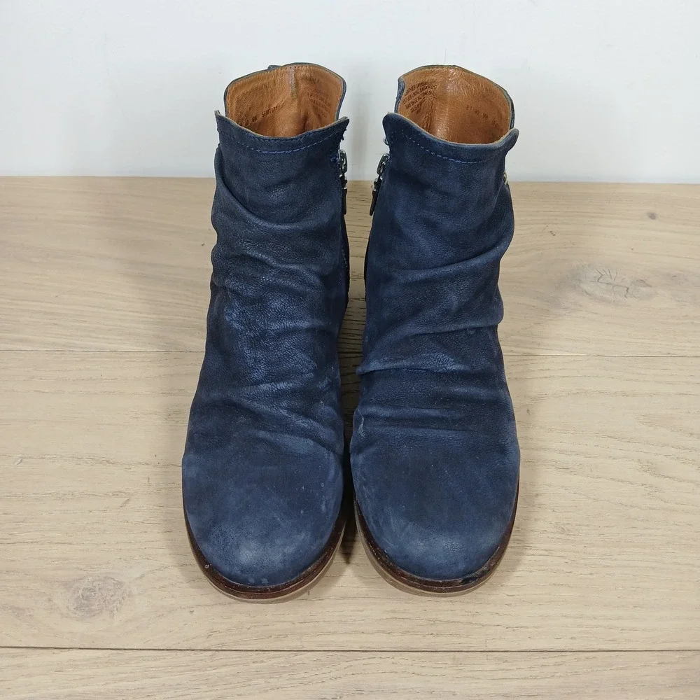 Sofft Ankle Boots Womens 6.5 Blue Leather Ankle Chelsea Distressed Casual
